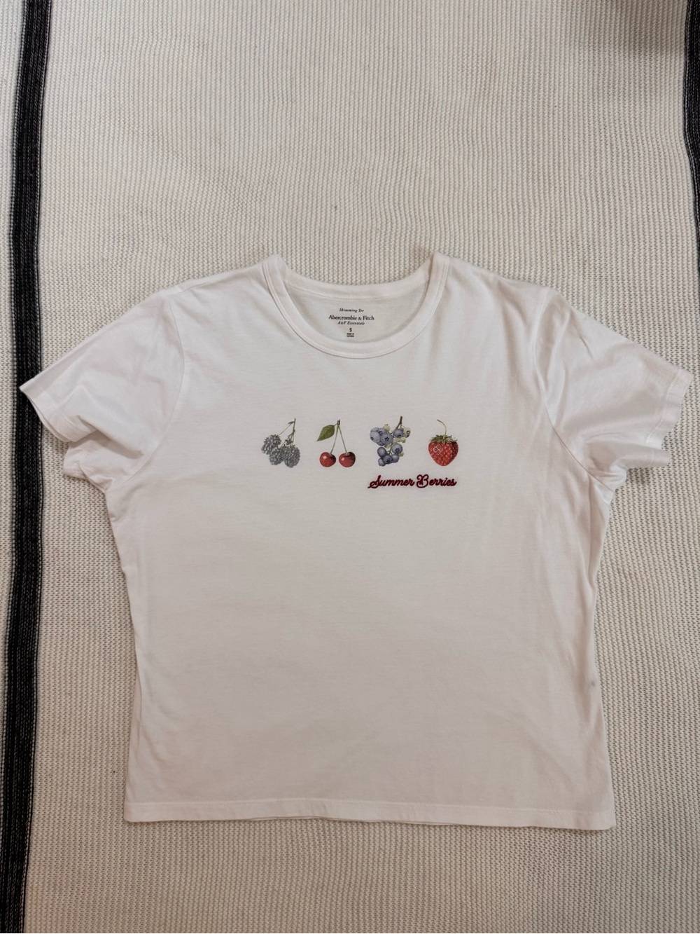 Abercrombie & Fitch Short-Sleeve Berries Graphic Skimming Tee